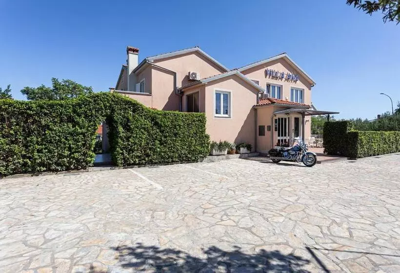 Aamiaismajoitus (B&B) Villa Ana