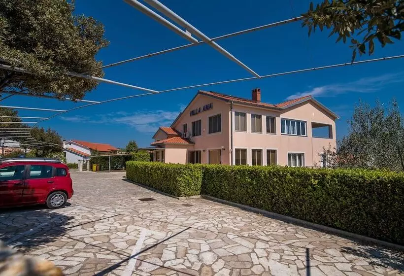 Aamiaismajoitus (B&B) Villa Ana