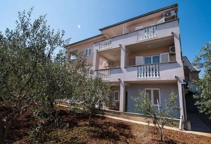 Aamiaismajoitus (B&B) Villa Ana
