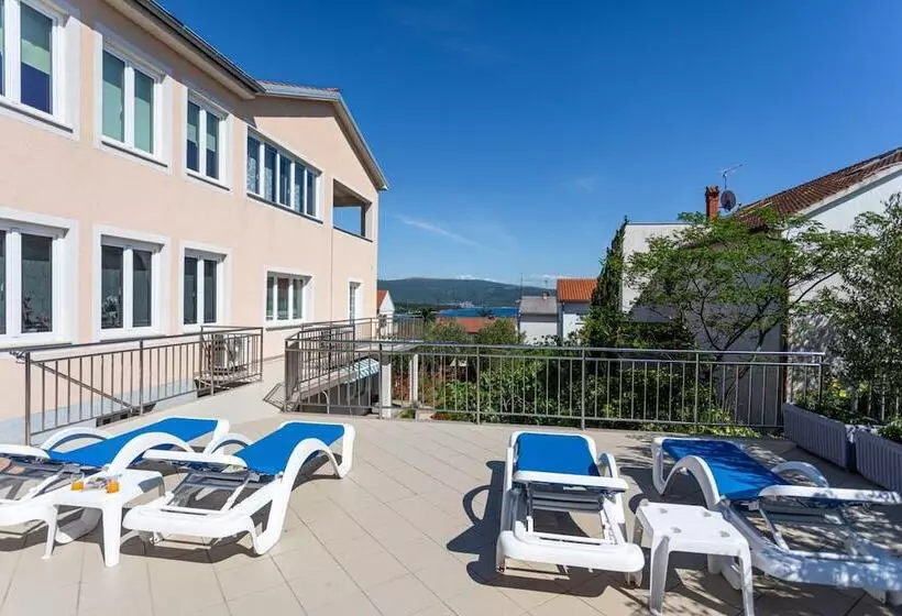 Aamiaismajoitus (B&B) Villa Ana