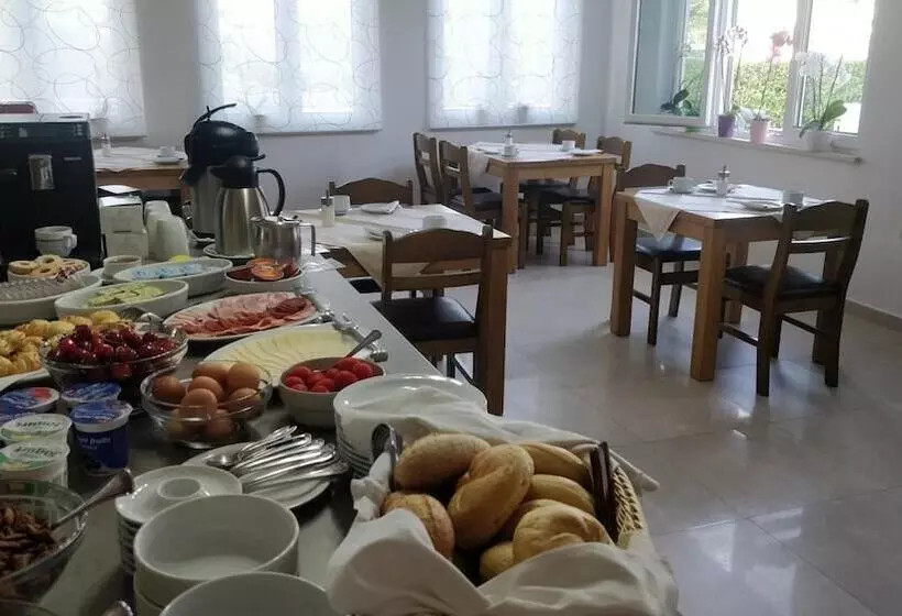 Aamiaismajoitus (B&B) Villa Ana