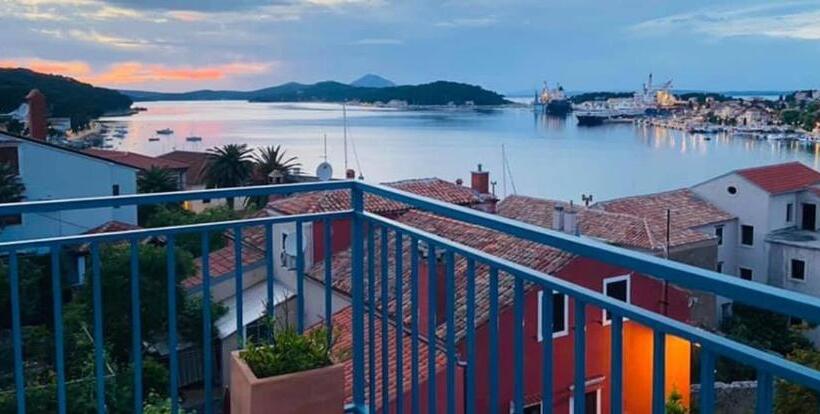 مبيت وإفطار Alaburic Rooms & Apartment