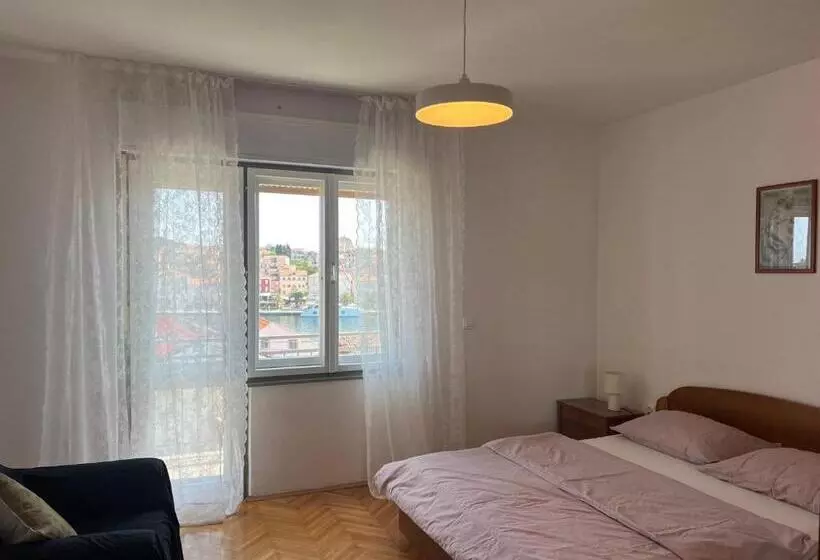 ベッドアンドブレックファースト Alaburic Rooms & Apartment