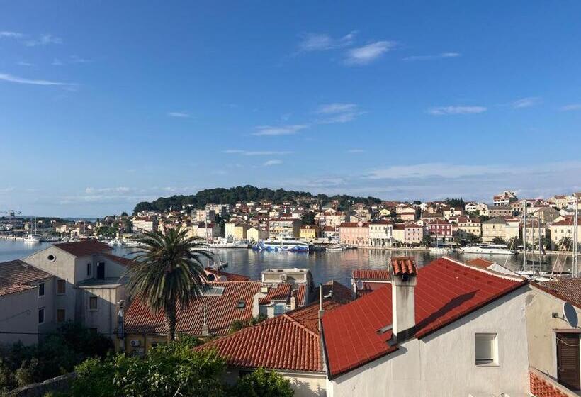 مبيت وإفطار Alaburic Rooms & Apartment