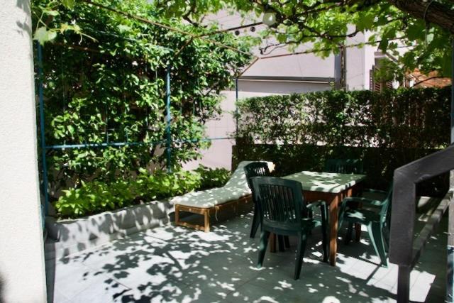 مبيت وإفطار Alaburic Rooms & Apartment