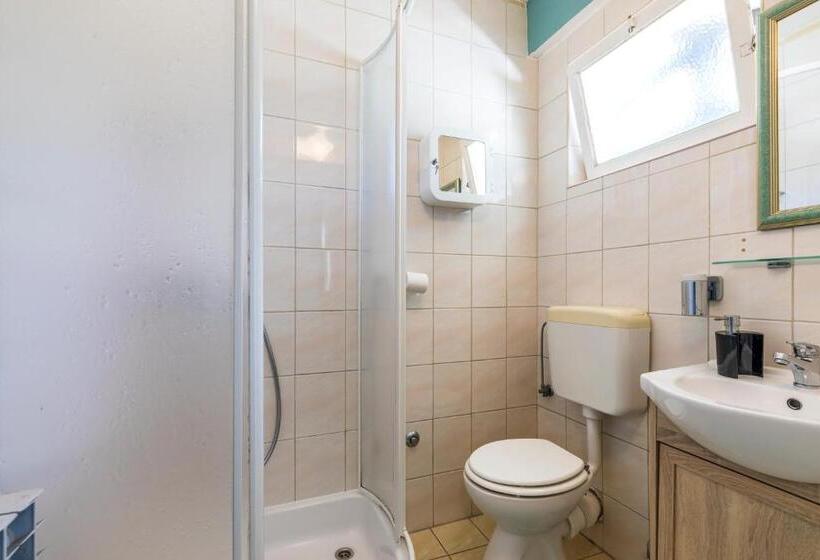 مبيت وإفطار Alaburic Rooms & Apartment