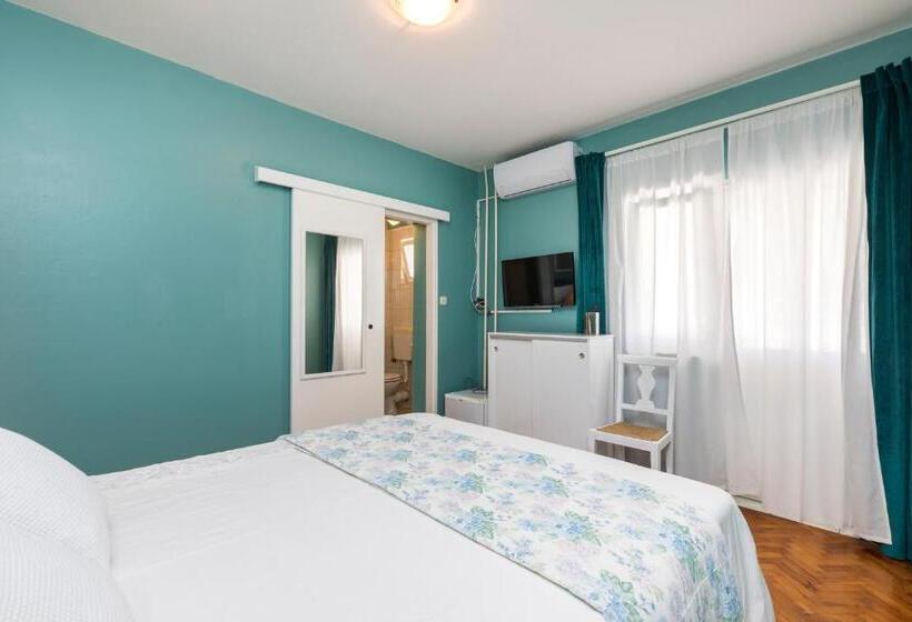 مبيت وإفطار Alaburic Rooms & Apartment