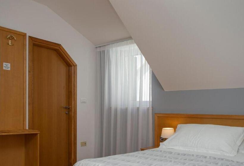 تختخواب و صبحانه Villa Ana Split