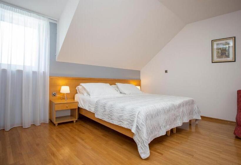 تختخواب و صبحانه Villa Ana Split