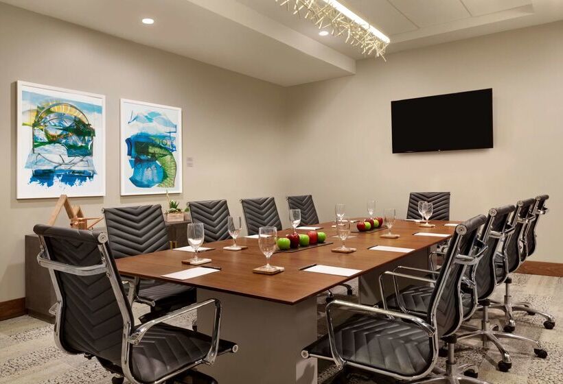 Отель Embassy Suites By Hilton Boulder