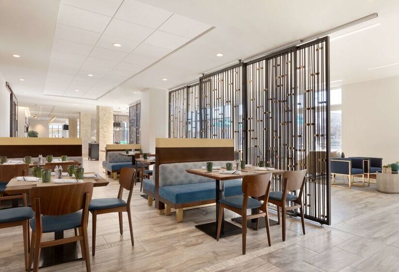 Отель Embassy Suites By Hilton Boulder