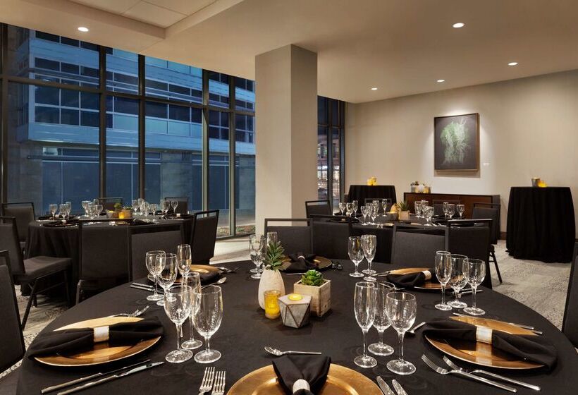 Отель Embassy Suites By Hilton Boulder