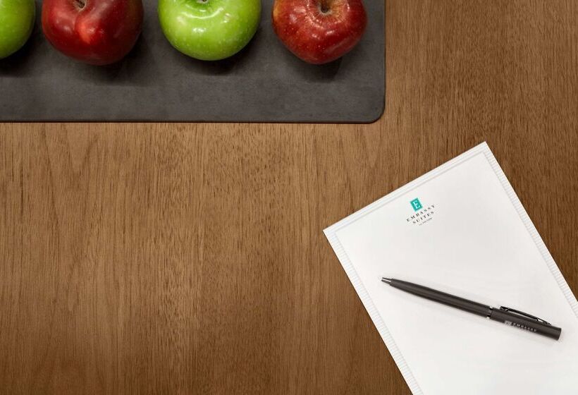 Отель Embassy Suites By Hilton Boulder