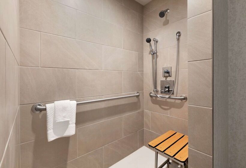 Отель Embassy Suites By Hilton Boulder