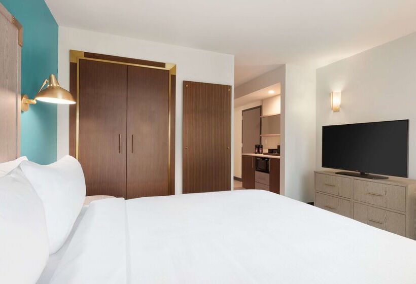 Отель Embassy Suites By Hilton Boulder