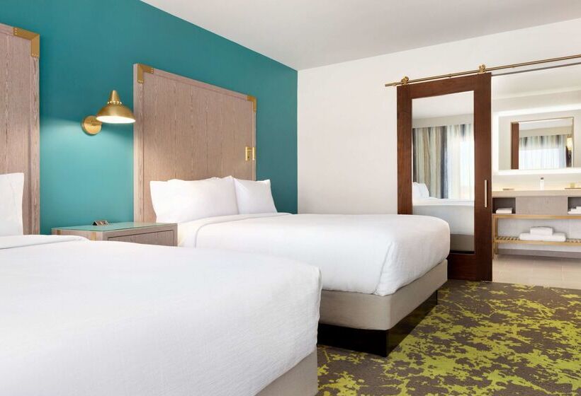 Отель Embassy Suites By Hilton Boulder