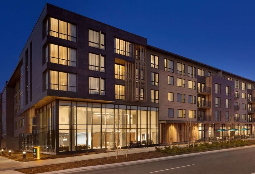 Отель Embassy Suites By Hilton Boulder