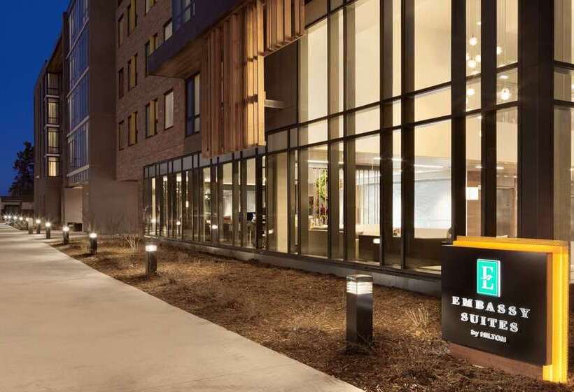 Отель Embassy Suites By Hilton Boulder