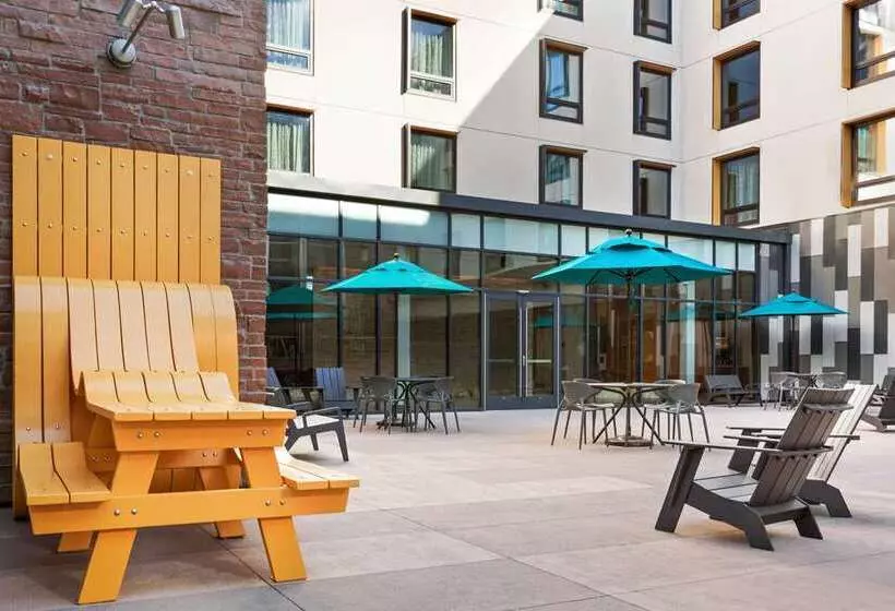 Hotelli Embassy Suites By Hilton Boulder