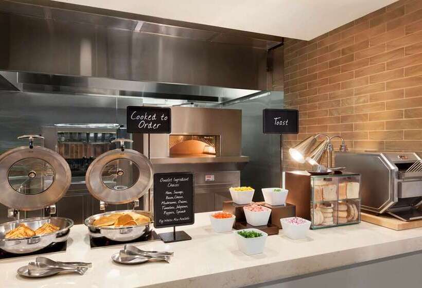 Отель Embassy Suites By Hilton Boulder