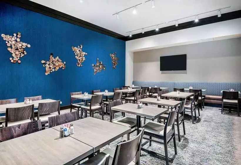 ホテル Embassy Suites By Hilton College Station, Tx