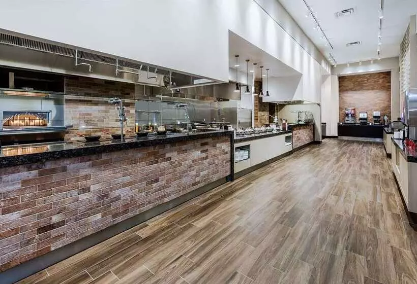 ホテル Embassy Suites By Hilton College Station, Tx