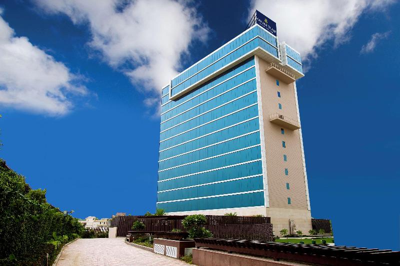 호텔 Golden Tulip Suites Gurgaon