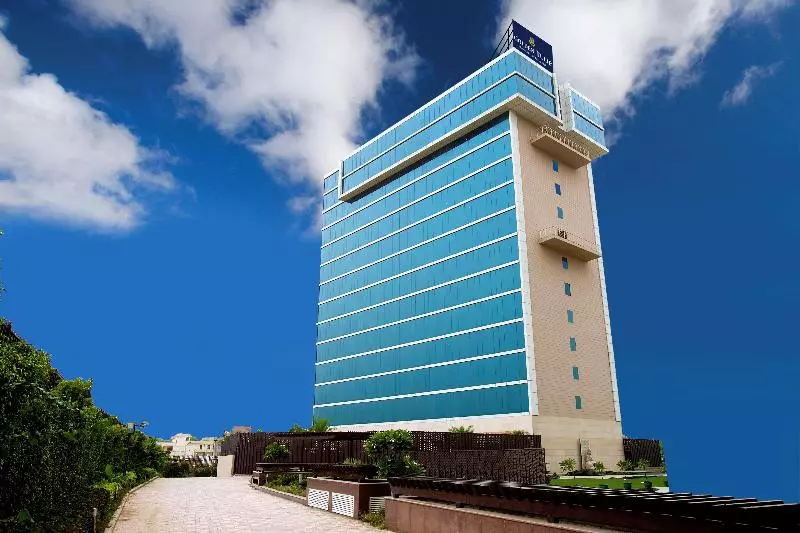 ホテル Golden Tulip Suites Gurgaon