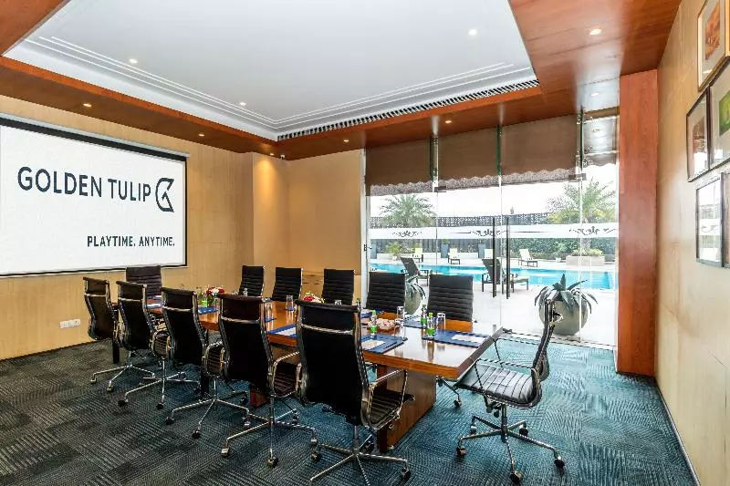 ホテル Golden Tulip Suites Gurgaon