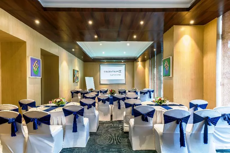 ホテル Golden Tulip Suites Gurgaon