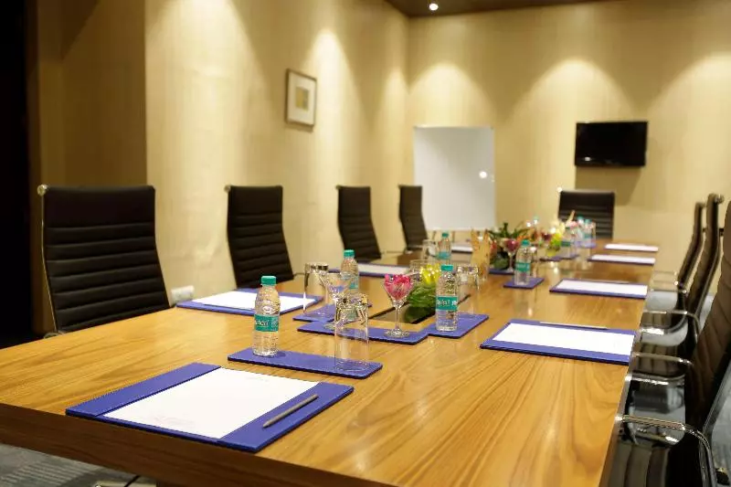 ホテル Golden Tulip Suites Gurgaon