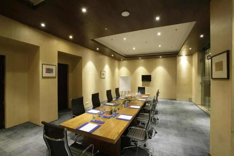 ホテル Golden Tulip Suites Gurgaon