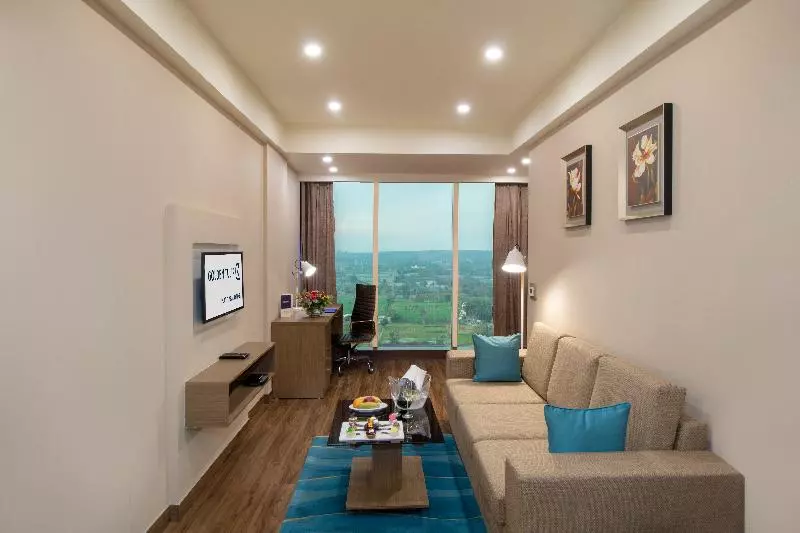 ホテル Golden Tulip Suites Gurgaon