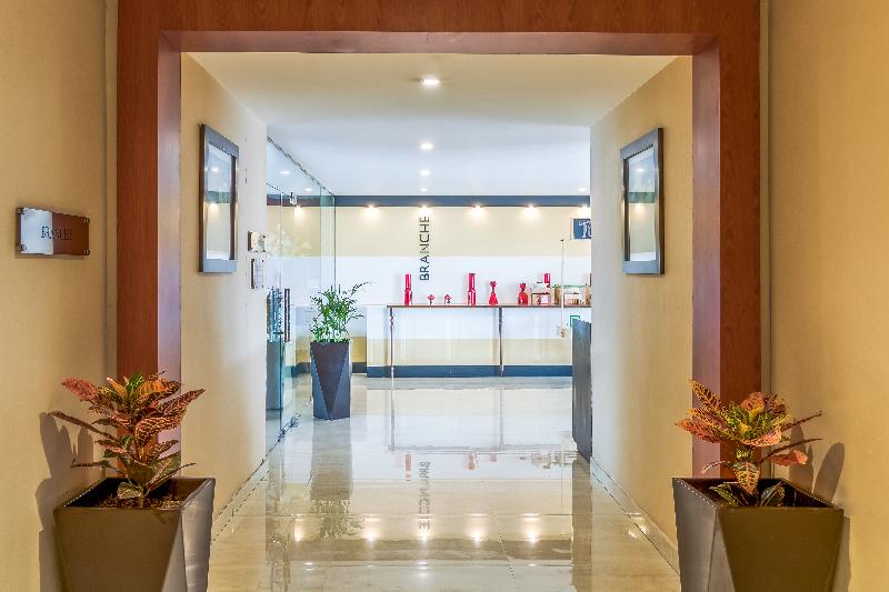 호텔 Golden Tulip Suites Gurgaon