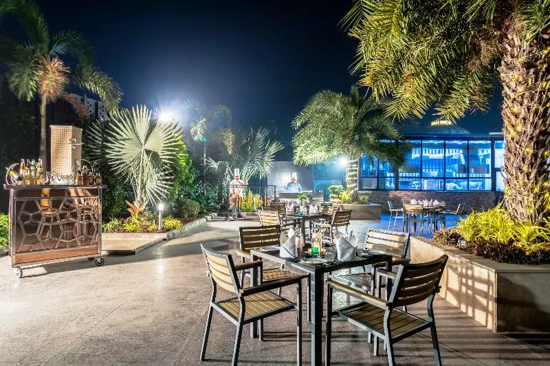 ホテル Golden Tulip Suites Gurgaon