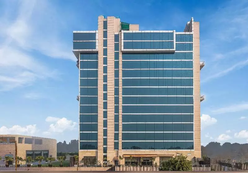 ホテル Golden Tulip Suites Gurgaon