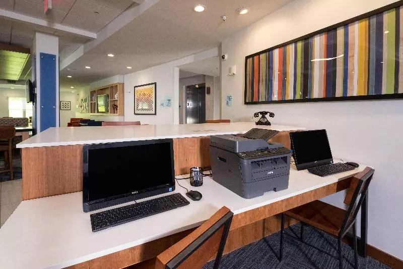 هتل Holiday Inn Express And Suites Portage By Ihg