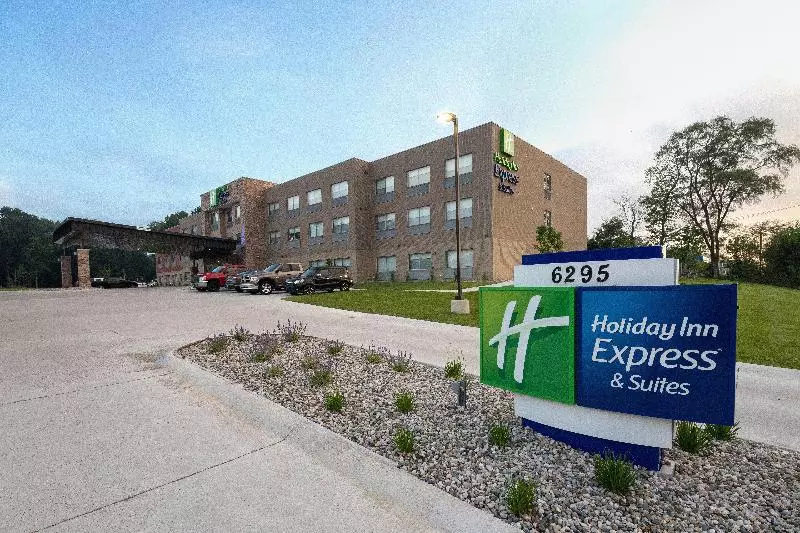 هتل Holiday Inn Express And Suites Portage By Ihg