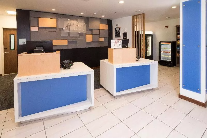 هتل Holiday Inn Express And Suites Portage By Ihg