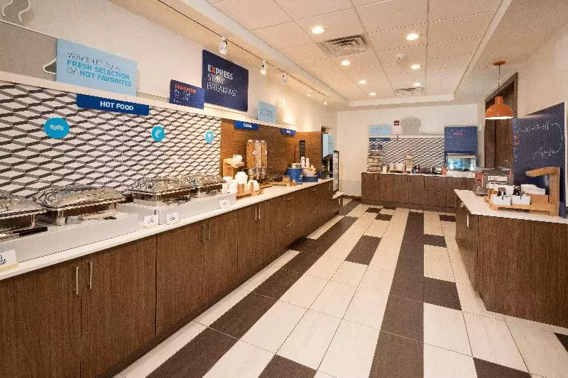 هتل Holiday Inn Express And Suites Portage By Ihg