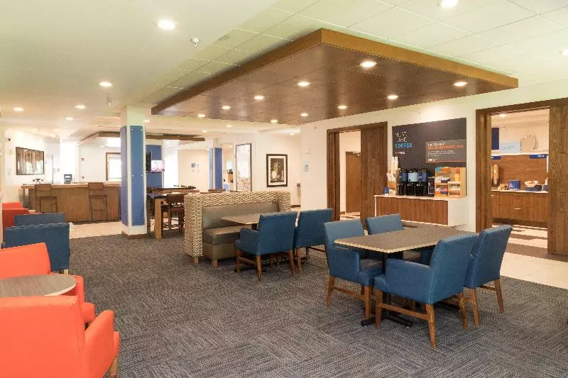هتل Holiday Inn Express And Suites Portage By Ihg