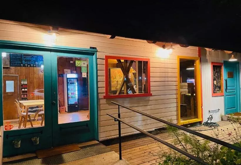 Retkeilymaja Lounge Brasil Hostería Boutique