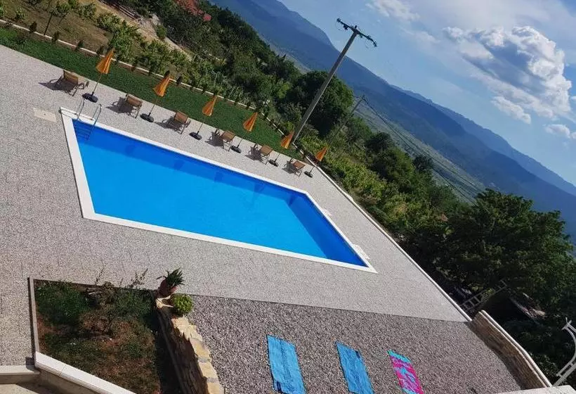 تختخواب و صبحانه Vila Ružin Dvor