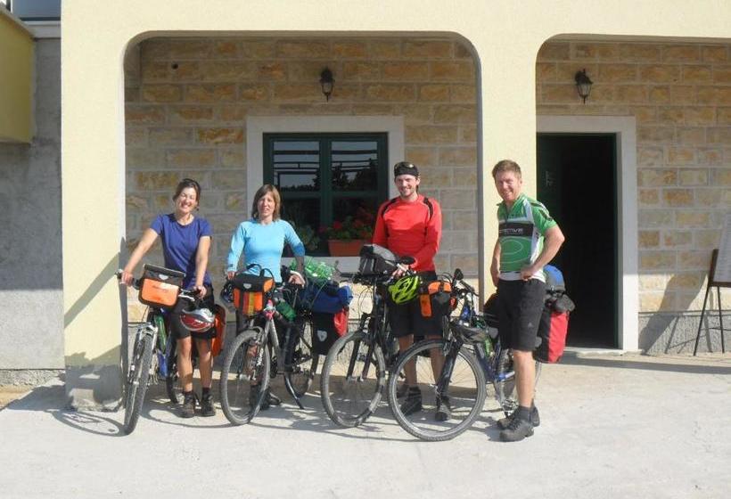 住宿加早餐  Vila Ružin Dvor