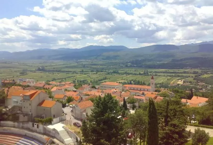 تختخواب و صبحانه Vila Ružin Dvor