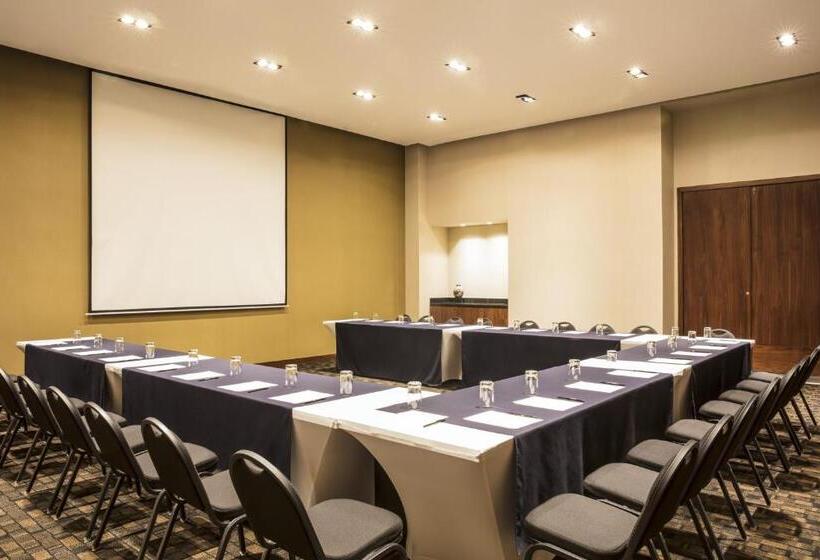 هتل Fiesta Inn Chihuahua Fashion Mall