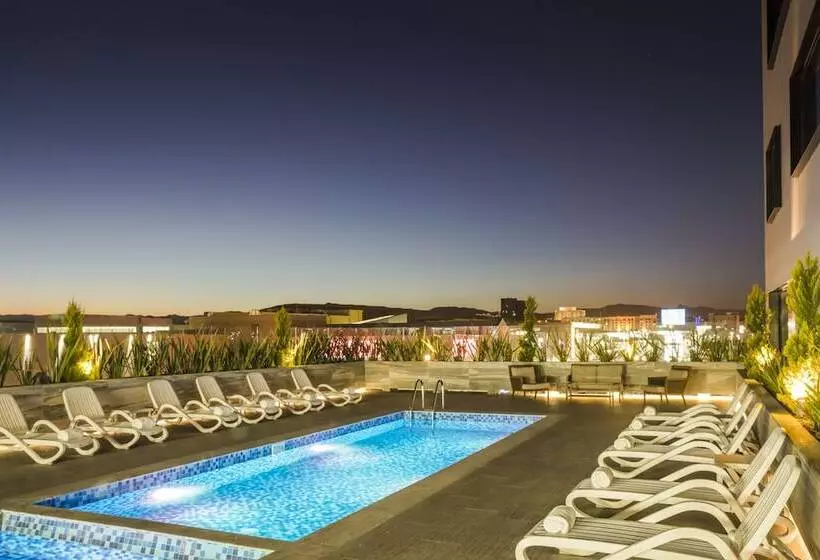 هتل Fiesta Inn Chihuahua Fashion Mall