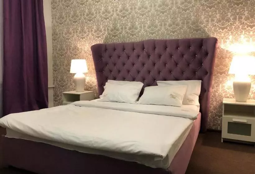 هتل Paradise  Novoslobodskaya