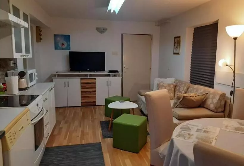 Majatalo Apartment & Rooms Miboti