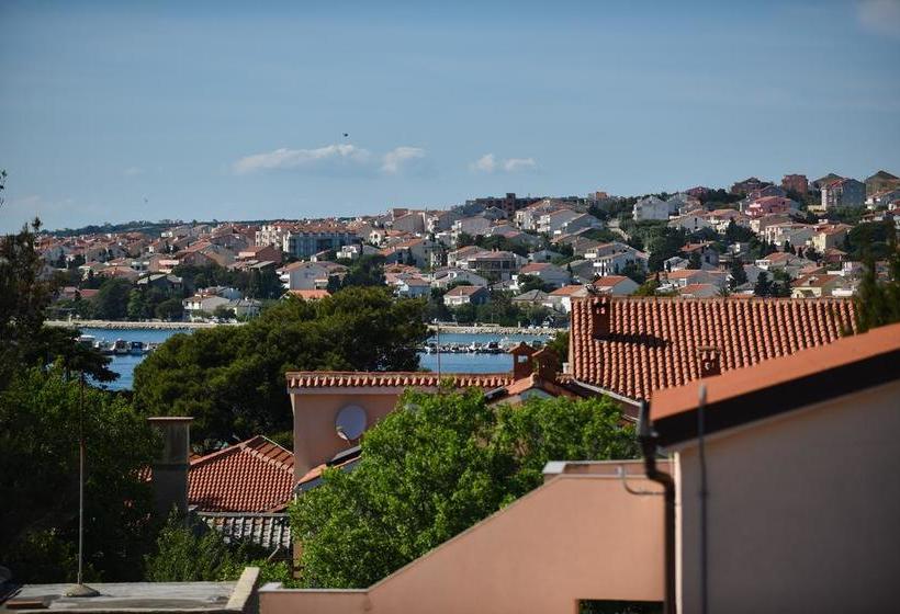 بنسيون Royal Rooms Novalja